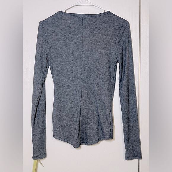 NWT Women’s Gray Long Sleeve Ribbed Twist Knot Front T-Shirt - Picture 6 of 6